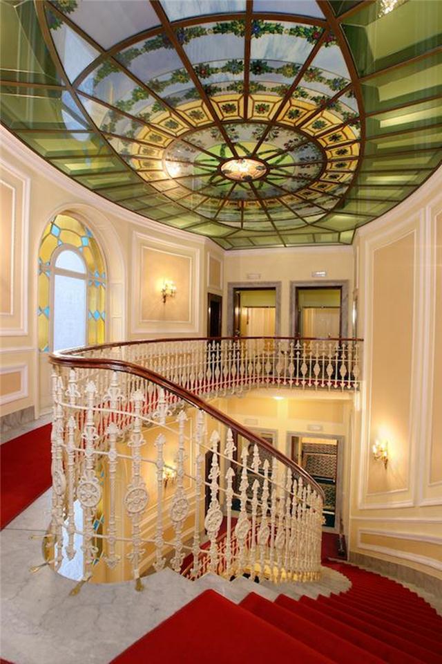 布里斯托宫殿酒店