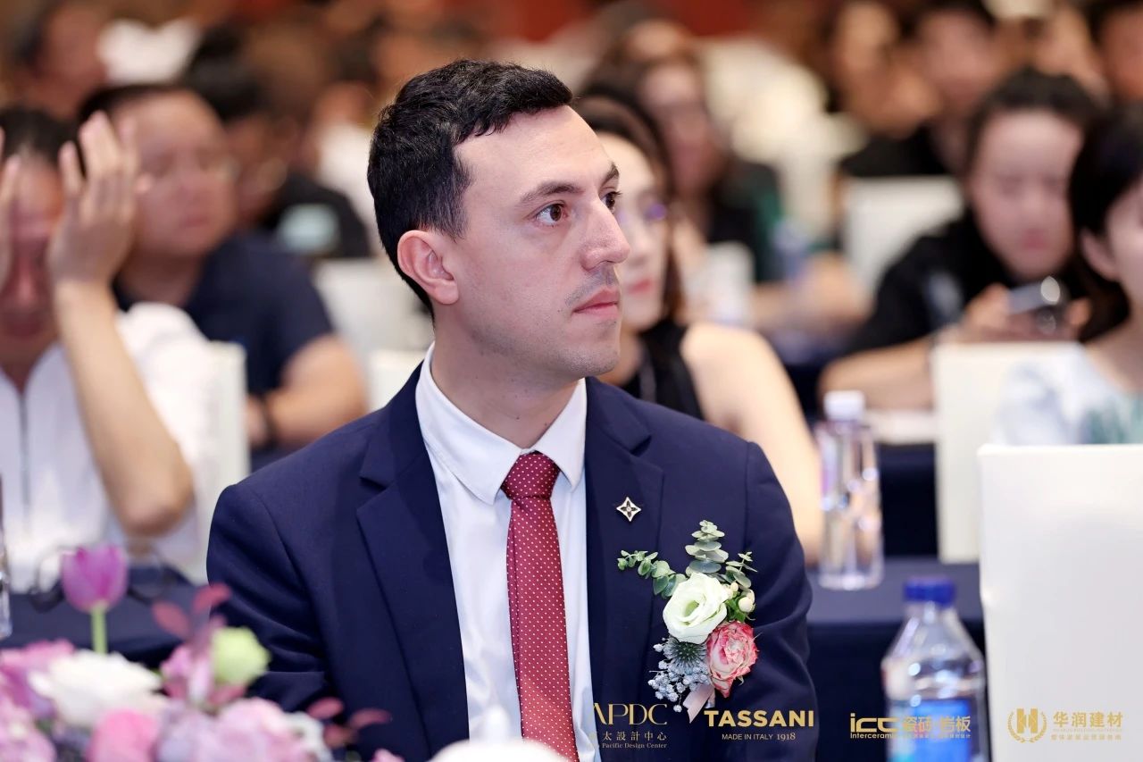 TASSANI X APDC ▏意大利总部高级技术应用工程师Mr.Roberto:艺术涂装赋能设计师创意
